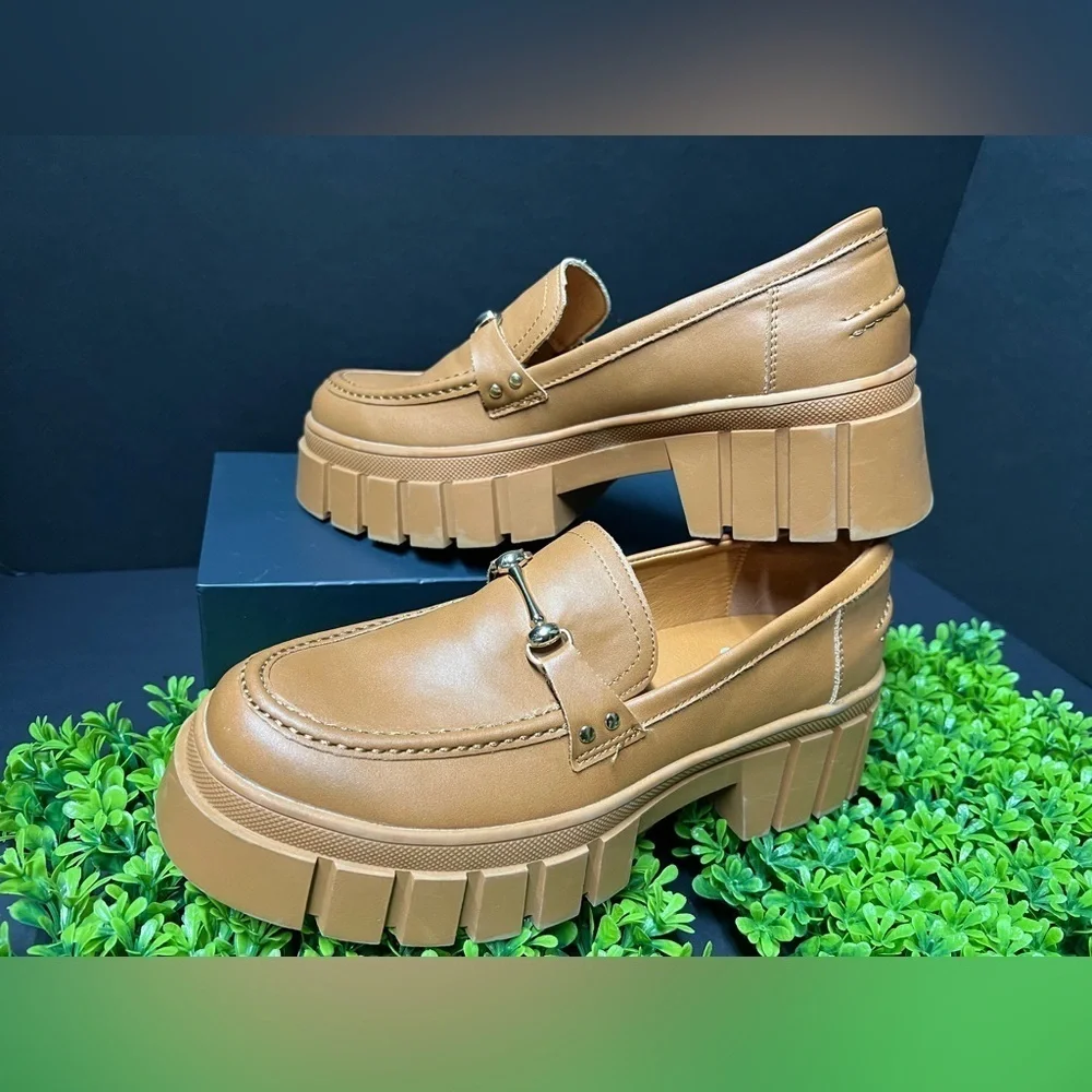 Women's New York and Company Seraphina Platform Loafers NEW. Size 8.5